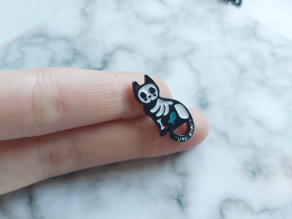 Sitting Skeleton Cat Pin Badge