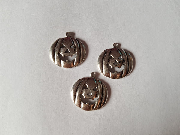 25mm pumpkin pendants