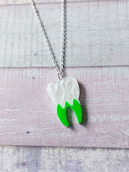 neon tooth necklace - green 
