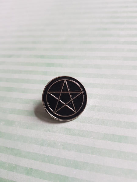 witchcraft pin badge - pentagram 