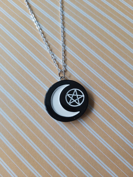 witchcraft necklace - pentagram moon  