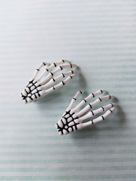 skeleton hand hair clips - white 