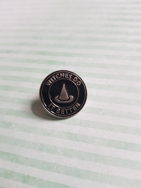 witchcraft pin badge - witches do it better